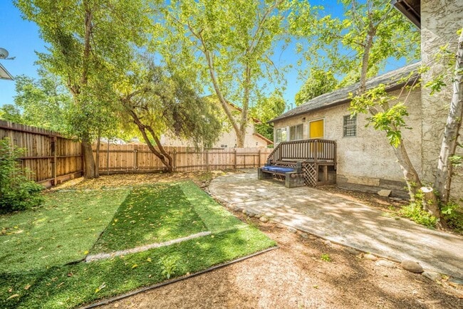 Building Photo - Charming 3 bed 2 bath home with bonus room...