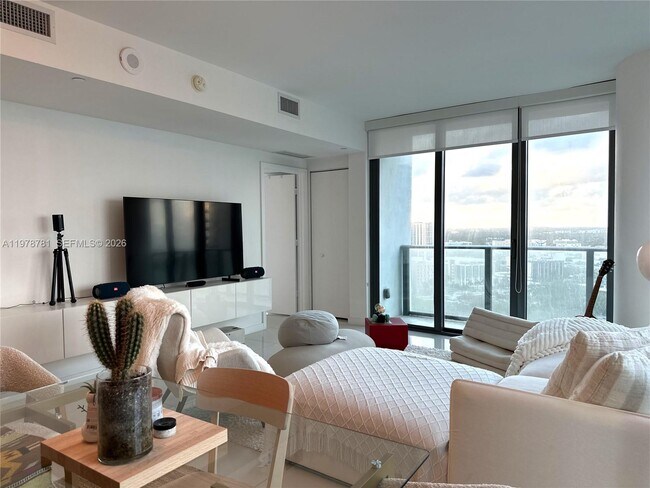 Foto del edificio - 650 NE 32nd St