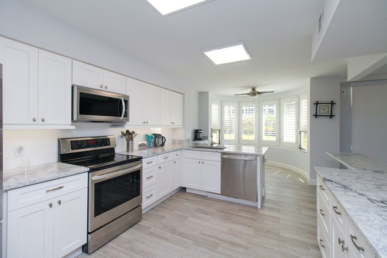 Primary Photo - ***LUXURY ANNUAL-UNFURNISHED RENTAL***PARK...
