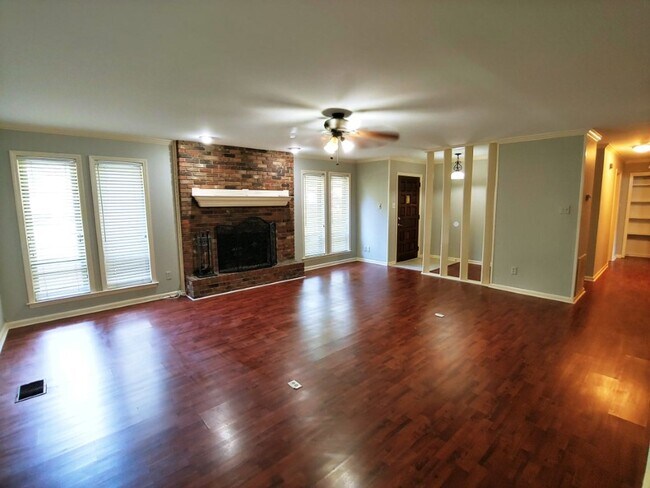 Foto del edificio - 5 Hickory Ln
