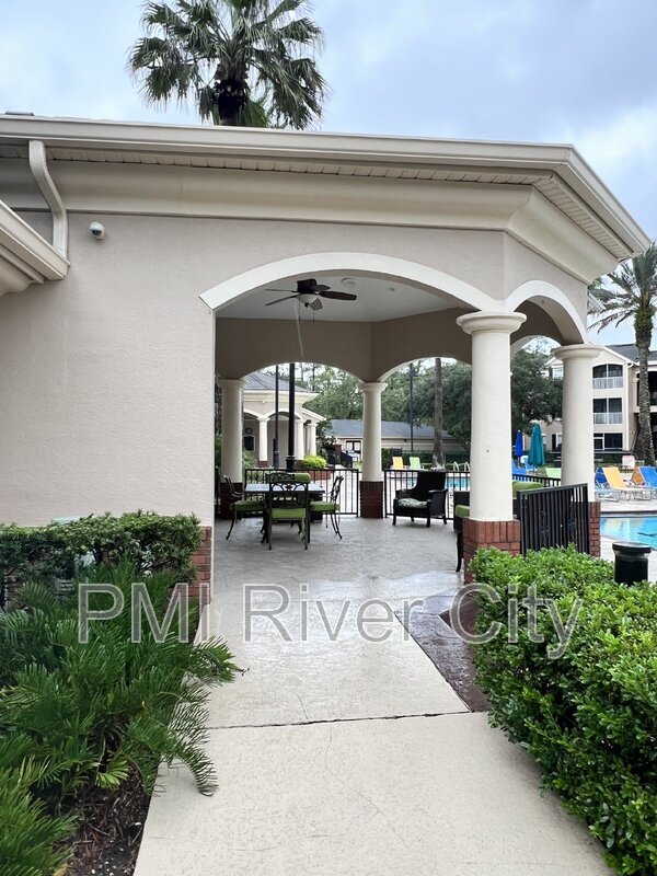 Foto del edificio - 13810 Sutton Park Dr N