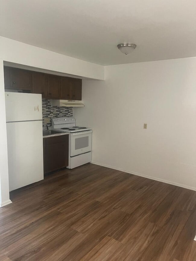 Photo - 325 W High St Apartment