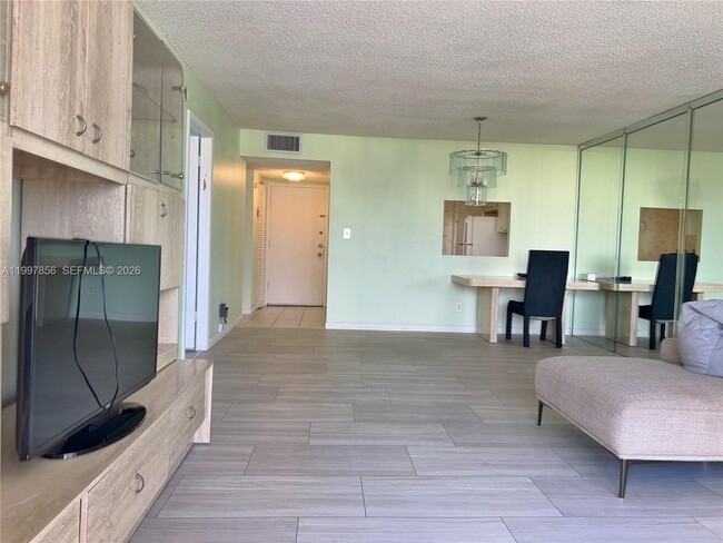 Building Photo - 1801 S Ocean Dr