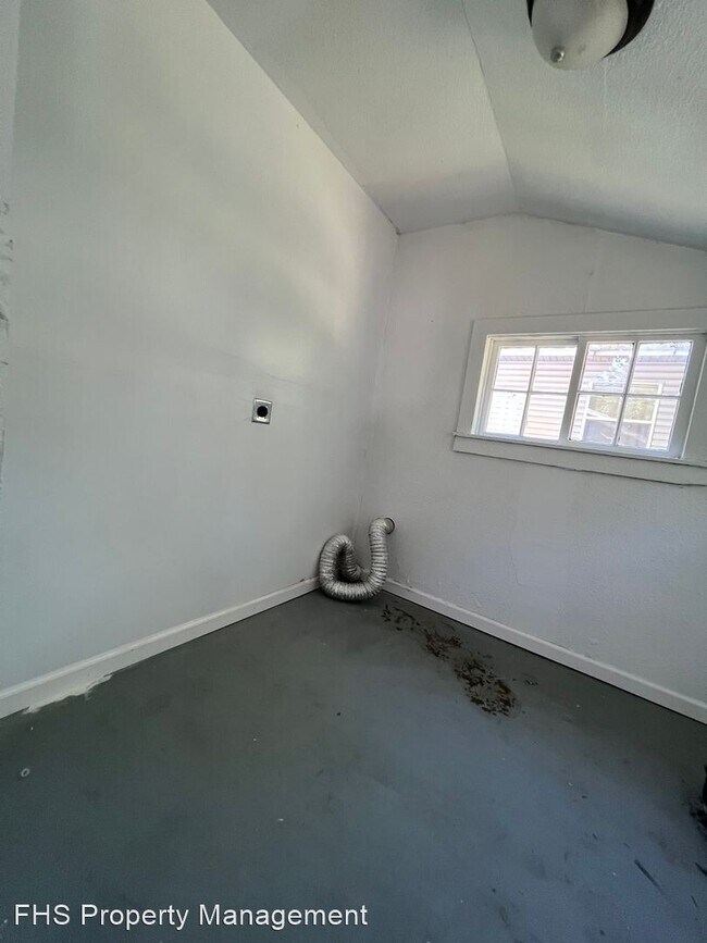 Building Photo - 4 br, 2.5 bath House - 2121 N Lexington