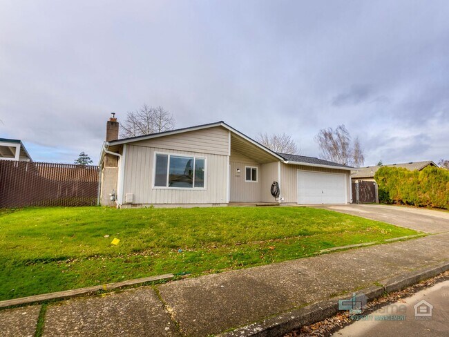 Foto del edificio - March Move-In Special: Charming 4-Bedroom Keizer Home Close to Everything