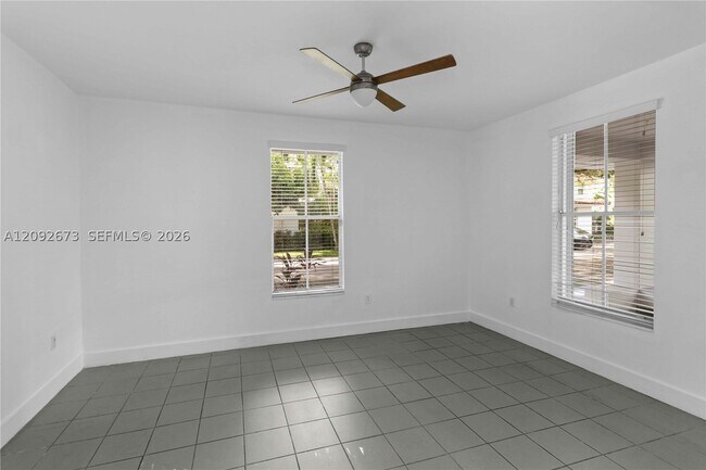Building Photo - 3625 SW 37th Ave
