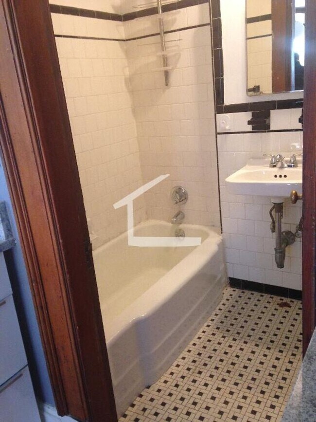 Foto del edificio - Beautiful One Bedroom Right in Kenmore