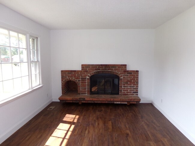 Building Photo - Great Family home