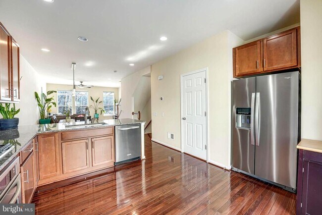 Building Photo - 9525 Canonbury Square