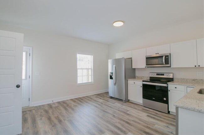 Building Photo - 550-C4 Peachers Mill Rd