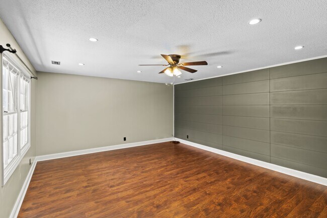 Building Photo - 212 Cherry Hill Rd