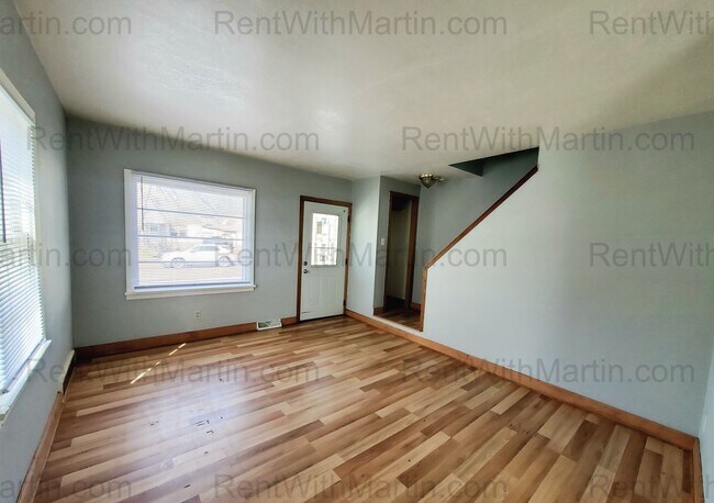 Foto del edificio - 1112-1114 Byron Ave