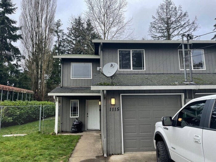 Foto principal - THREE BEDROOM TOWN HOME STYLE PLEX IN KELSO