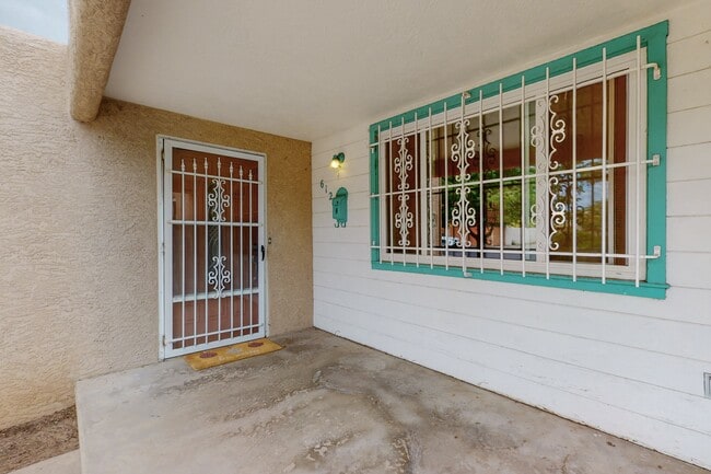 Building Photo - 612 Truman St SE