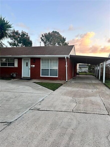 Building Photo - 105 Carmen Dr