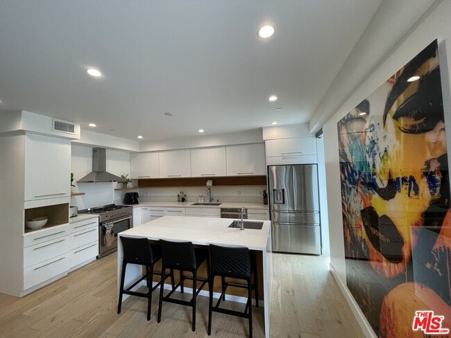 Foto del edificio - 820 S Sherbourne Dr