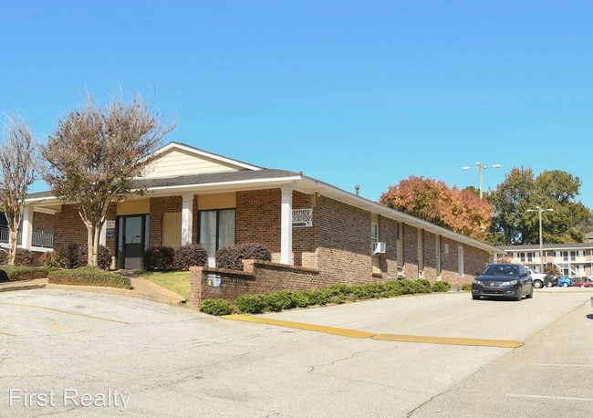 Building Photo - 1 br, 1 bath Apartment - 644 W. Magnolia Ave.