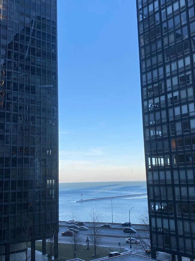 Foto del edificio - 260 E Chestnut St