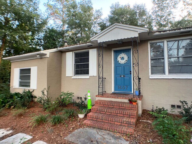 Foto del edificio - Large 3 Bedroom, 2 Bathroom Home w/ Study ...