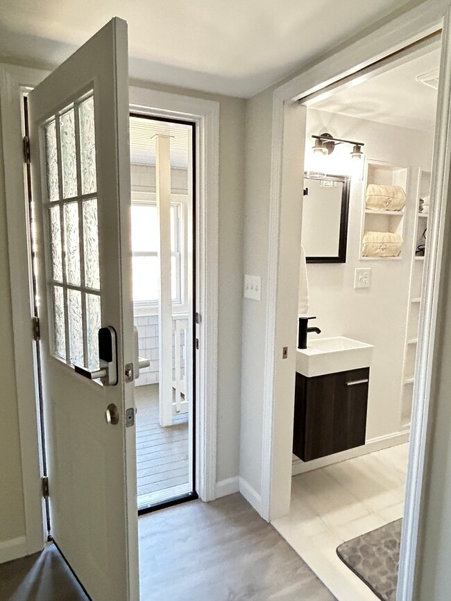 Building Photo - 16 Lewis Ave