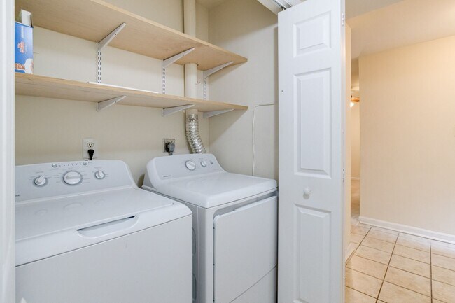 Foto del edificio - Crofton Condo For Rent