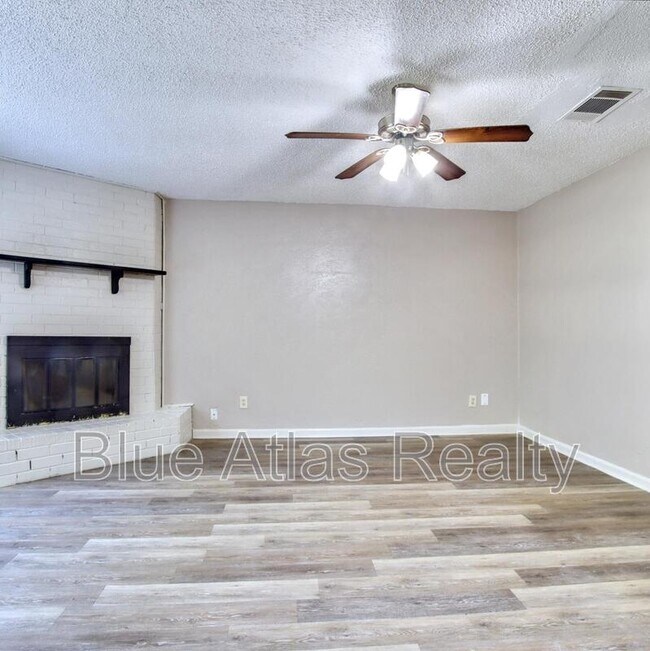 Foto del edificio - 3901 Royal Crest Dr