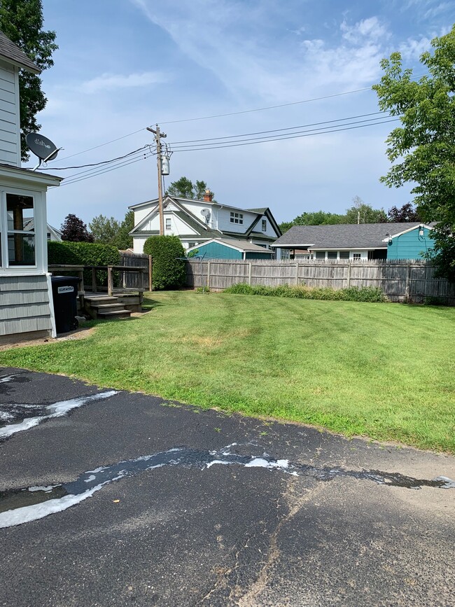 Building Photo - 114 Montcalm Ave