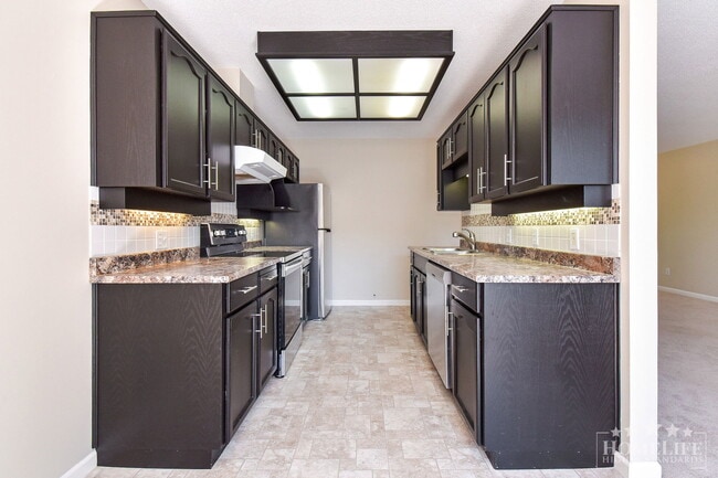 Building Photo - Condo for Rent – Queen Anne Green, Walnut ...