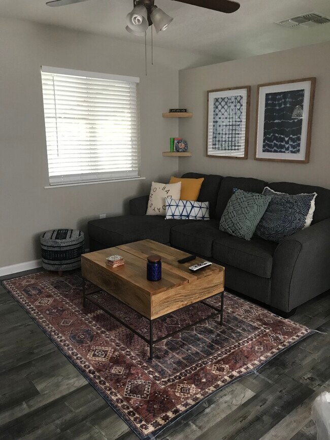 Foto del edificio - 8517 Oak Ave