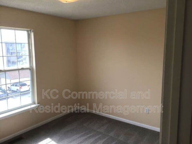 Building Photo - 5505-5507 NW 86th Ct