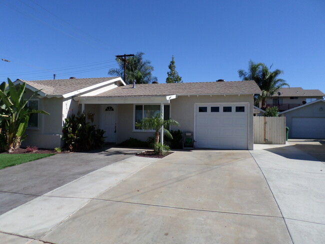 Building Photo - 3 bedroom 1 bath newly remodeled home in E...