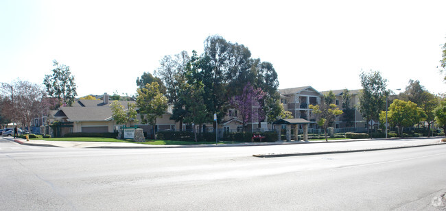 Building Photo - Claremont Villas