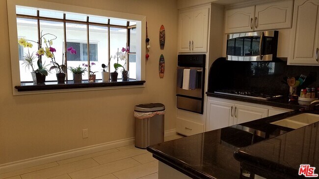 Building Photo - 4731 La Villa Marina Ln