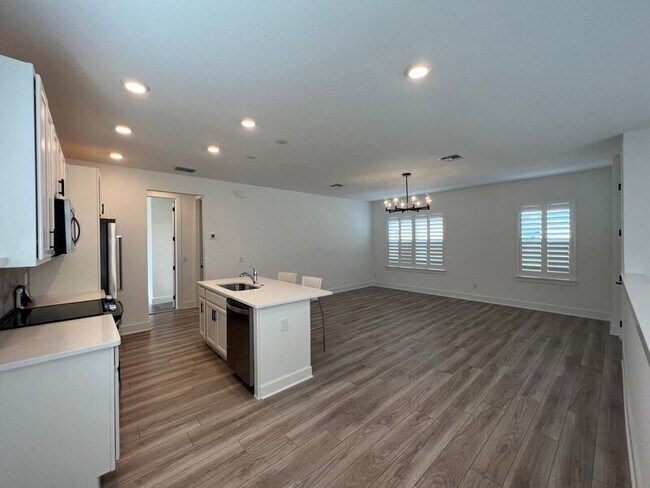 Building Photo - 14164 Gullstrand Ave
