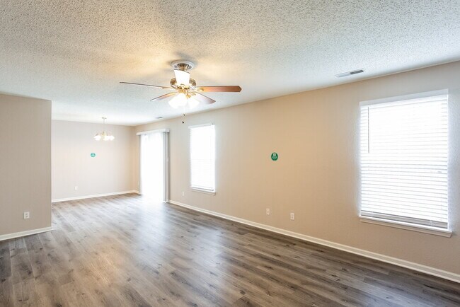 Foto del edificio - 3261 Blue Ash Ln