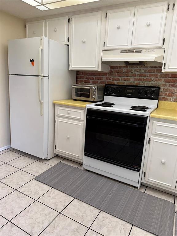 Building Photo - 102 Capri Isles Blvd