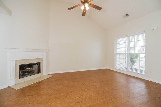 Foto del edificio - 1015 Mallory Ln