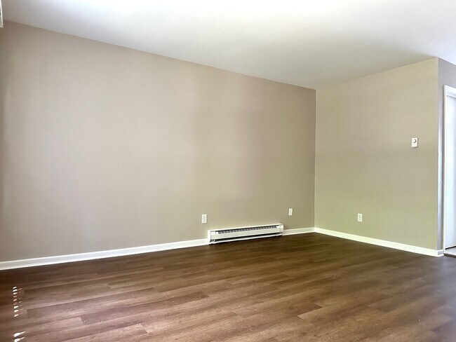 Building Photo - 150 Flintridge Dr