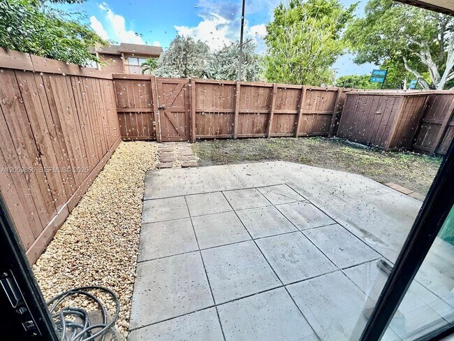 Foto del edificio - 6544 SW 114th Pl