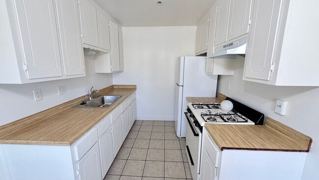 Foto del edificio - 1457 Holly Ave