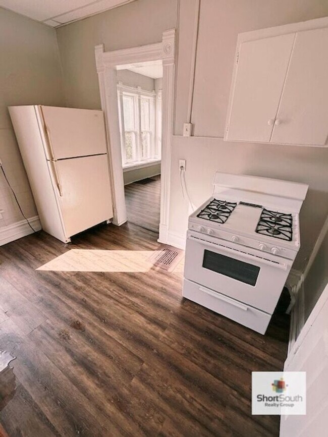 Foto del edificio - Updated 1 Bed 1 Bath main floor unit