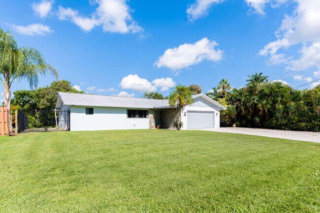 Building Photo - 6915 Tradewind Way