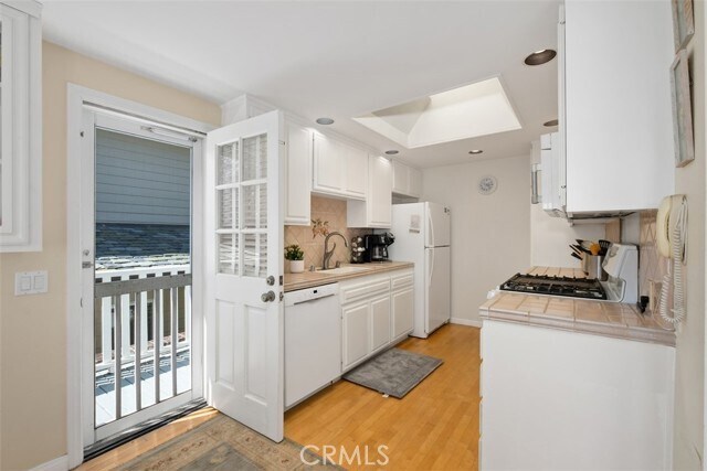 Building Photo - 9 N Encino