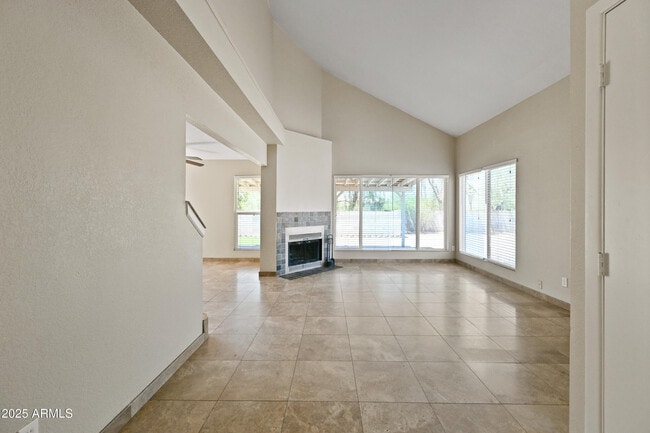 Building Photo - 1022 W Estrella Dr