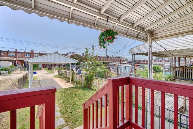 Foto del edificio - Spacious Townhome 3Bed/2Bath in Dundalk