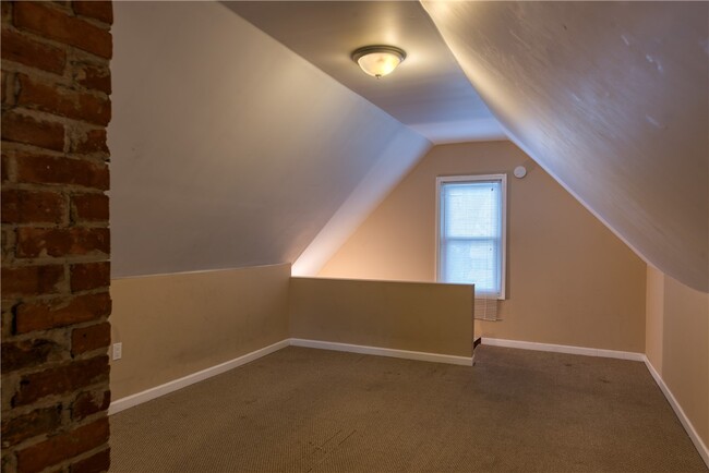 Building Photo - 779 S Goodman St