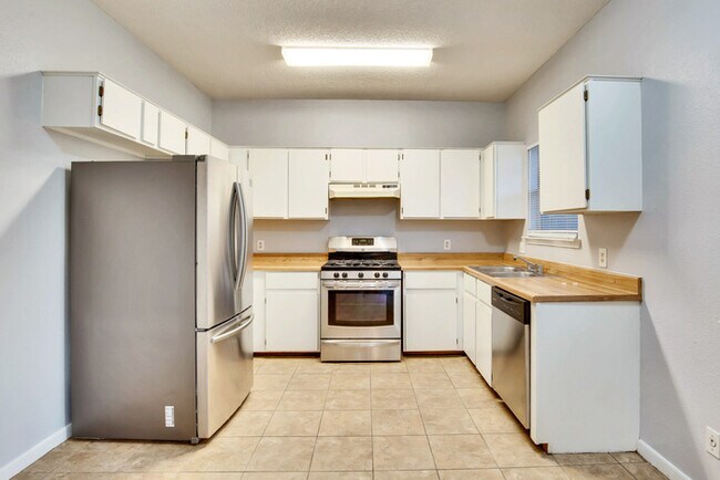 Foto del edificio - 3113 Robinson Ave