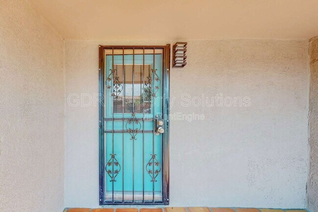 Foto del edificio - 1717 Griegos Rd NW