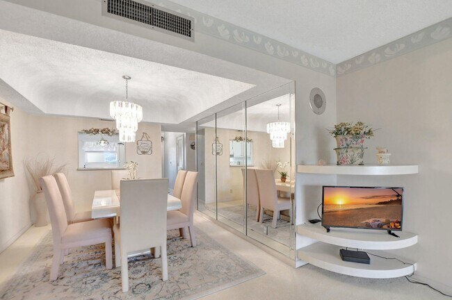 Foto del edificio - 23099 Barwood Ln N