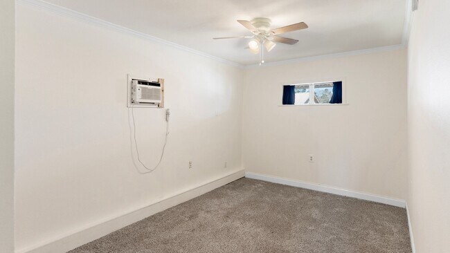 Foto del edificio - Garden District  Garage Apartment available NOW!
